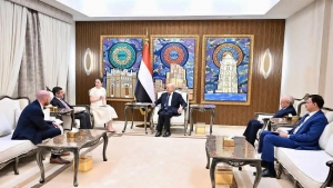 اليمن: الرئيس اليمني يدعو لضغوط "قصوى" على إيران وتفكيك فصائلها المسلحة