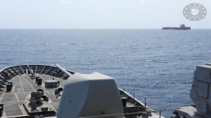 أثينا: فرقاطة يونانية تؤمّن مرور دفعة ثانية من السفن التجارية في البحر الأحمر