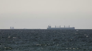 طهران: يمكن للكثير من السفن عبور مضيق هرمز إذا نسقت مع البحرية