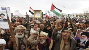 تحليل: بوليصة التأمين الإيرانية.. لماذا بقي الحوثيون خارج ساحة القتال؟