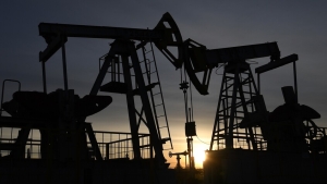 موسكو: تخفيف العقوبات الأمريكية على استيراد النفط الروسي محاولة لتحقيق استقرار أسواق الطاقة