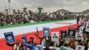 تحليل:  حسابات التوقيت..لماذا لم ينخرط الحوثيون بعد في الحرب المرتبطة بإيران؟