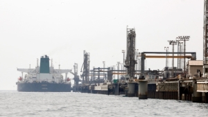 واشنطن: إدارة ترامب ترفع العقوبات عن 140 مليون برميل من النفط الإيراني