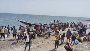 اليمن: وصول 200 مهاجر أفريقي غير شرعي على قارب تهريب إلى سواحل شبوة