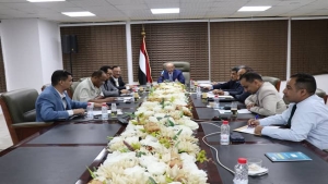 اليمن: لجنة تمويل الواردات تطالب الرئاسة والحكومة بوقف "تجاوزات" تعيق استقرار العملة