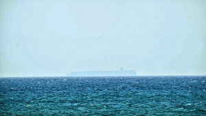 لندن: أول سفينة غربية تعبر مضيق هرمز منذ التصعيد.. وتحركات دولية لإعادة فتحه