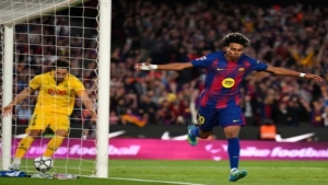 رياضة: برشلونة يحسم الديربي أمام إسبانيول ويعزز موقعه في الصدارة