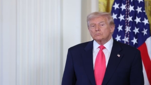 واشنطن: "لن يُستخدم كسلاح ضد العالم".. ترامب: إيران تعهدت بعدم إغلاق مضيق هرمز مجدّدًا