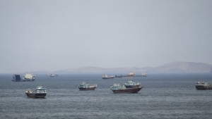 حرب الناقلات: تصعيد بحري غير مسبوق بين واشنطن وطهران.. اعتراض ناقلات وسيطرة على سفن في هرمز