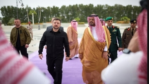 الرياض: زيلينسكي يصل إلى السعودية لتعزيز التعاون الأمني