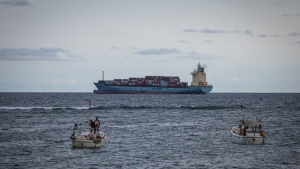 لندن: هيئة بحرية بريطانية تقول ان مسلحين سيطروا على ناقلة قبالة الصومال