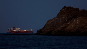 طهران: البضائع الإيرانية تواصل عبور مضيق هرمز في تحدٍ للحصار الأمريكي