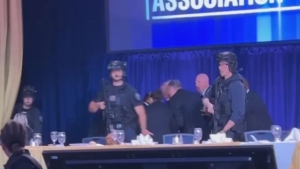 اليمن: الحكومة تدين إطلاق النار الذي استهدف حفلاً حضره الرئيس الأمريكي ترامب