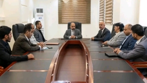 اليمن: وزير الاتصالات يناقش رفع كفاءة خدمات الاتصالات في المحافظات الخاضعة للحكومة