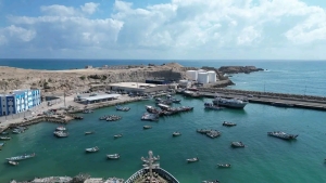 اليمن: العليمي يوجّه باستئناف العمل في ميناء نشطون بمحافظة المهرة