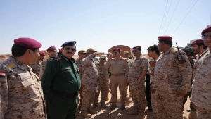 اليمن: وزيرا الدفاع والداخلية يتفقدان مواقع عسكرية في منفذ الوديعة ويؤكدان رفع الجاهزية الأمنية