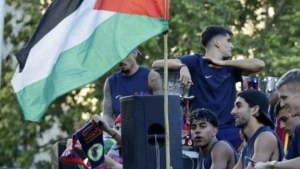 القدس: إعلام إسرائيلي ينتقد رفع لامين يامال العلم الفلسطيني خلال احتفالات برشلونة