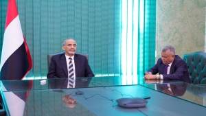 اليمن: بريطانيا تؤكد دعمها لهدنة مستدامة والصبيحي يطالب بتعاون بحري لمواجهة التهديدات