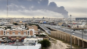 الكويت: وفاة شخص وإصابة آخرين إثر استهداف مطار الكويت.. واستئناف جزئي للرحلات