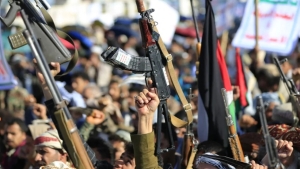 اليمن: بين الفخر والخوف… اليمنيون منقسمون مع تجدد هجمات الحوثيين على إسرائيل