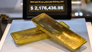 اقتصاد: الذهب يتجه لأول ارتفاع أسبوعي في 5 أسابيع مع تراجع توقعات رفع الفائدة بأميركا