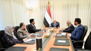 اليمن: العليمي يؤكد انتهاء نهج الابتزاز والتهديد ومصادرة قرار الحرب والسلم