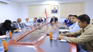 اليمن: توجيهات بتأمين المخزون الغذائي والرقابة على الأسواق في مناطق نفوذ الحكومة