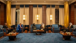 اليمن: الزوبة تبدأ جولة خليجية من المنامة لحشد الدعم والتنسيق الإقليمي