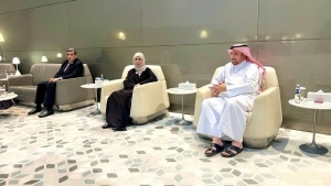 الدوحة: وزيرة الخارجية اليمنية تصل العاصمة القطرية حاملة رسالة من العليمي لأمير البلاد
