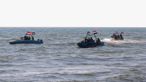 اليمن: الحوثيون يمنحون السفن الروسية والصينية ممرًا آمنًا مقابل غطاء سياسي وتقني