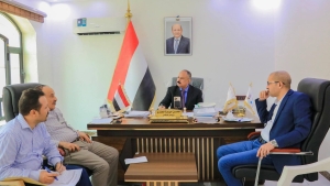 اليمن: وزير النقل يوجه بتسهيل إجراءات التجار وتكثيف الرقابة على الاستيراد