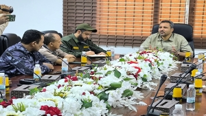 اليمن: محافظ لحج يترأس اجتماعاً أمنياً لمواجهة التصعيد الحوثي واستيعاب النازحين