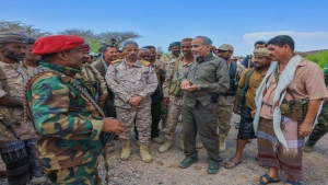 اليمن: الصبيحي يتفقد الخطوط الأمامية بجبهتي باب المندب وطور الباحة