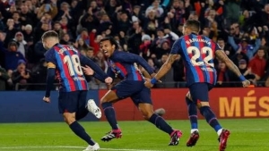 رياضة: برشلونة يفوز على إشبيلية بثلاثية في الدوري الإسباني