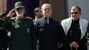 طهران: بزشكيان يرحب بمحادثات تؤدي للسلام.. وترامب يلوح بـ 3 خيارات