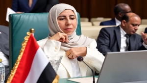اليمن: وزيرة الخارجية تكتب بالتلغراف عن تشكل محور إرهابي جديد في البحر الأحمر