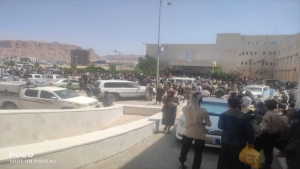 اليمن: العليمي يوجه برعاية أسر قتلى هجوم حوثي في شبوة والرد على منفذيه